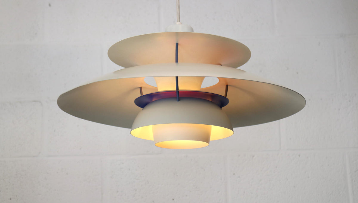 Poul Henningsen – PH 5 pendel i hvid/blå, produceret af Louis Poulsen