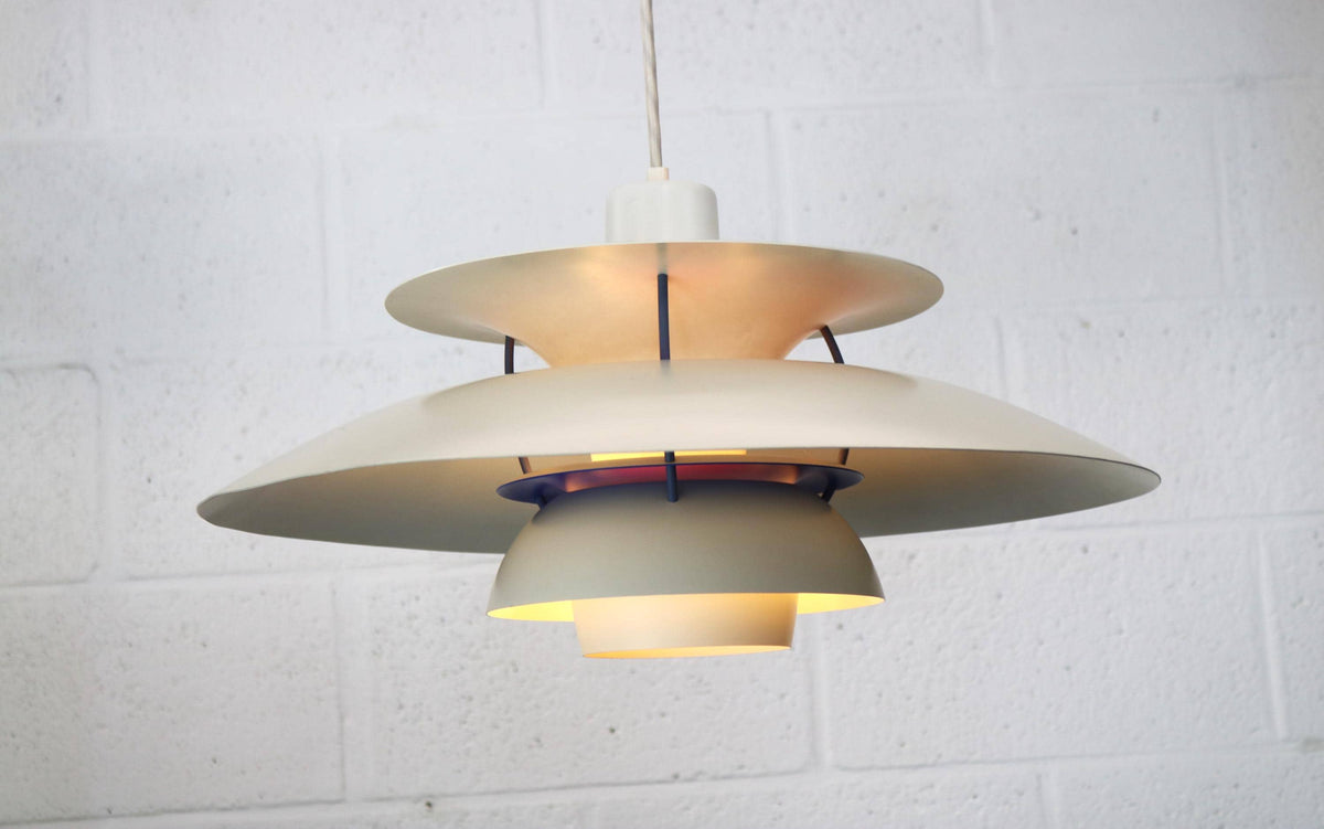 Poul Henningsen – PH 5 pendel i hvid/blå, produceret af Louis Poulsen