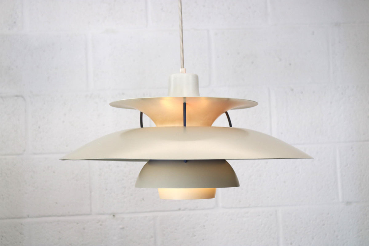 Poul Henningsen – PH 5 pendel i hvid/blå, produceret af Louis Poulsen