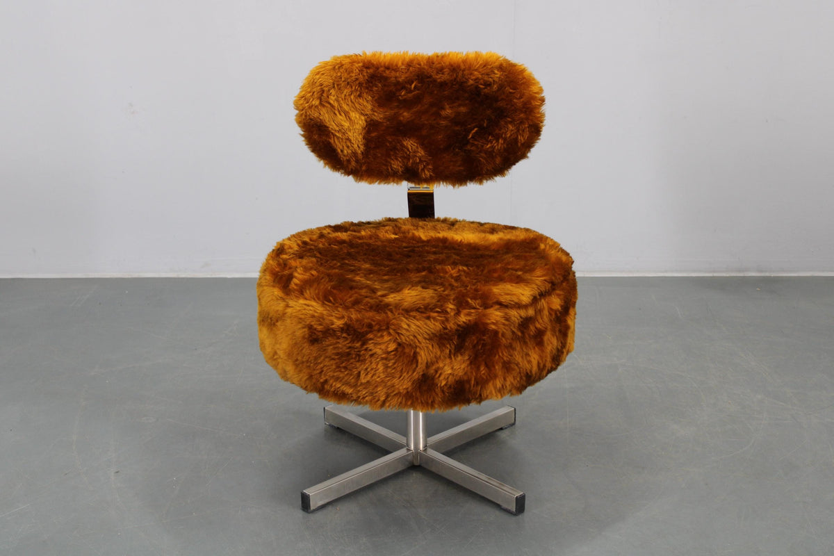 Perfekt til en rolig læsekrog, loungeområde eller som et markant statement-piece i en moderne boligindretning