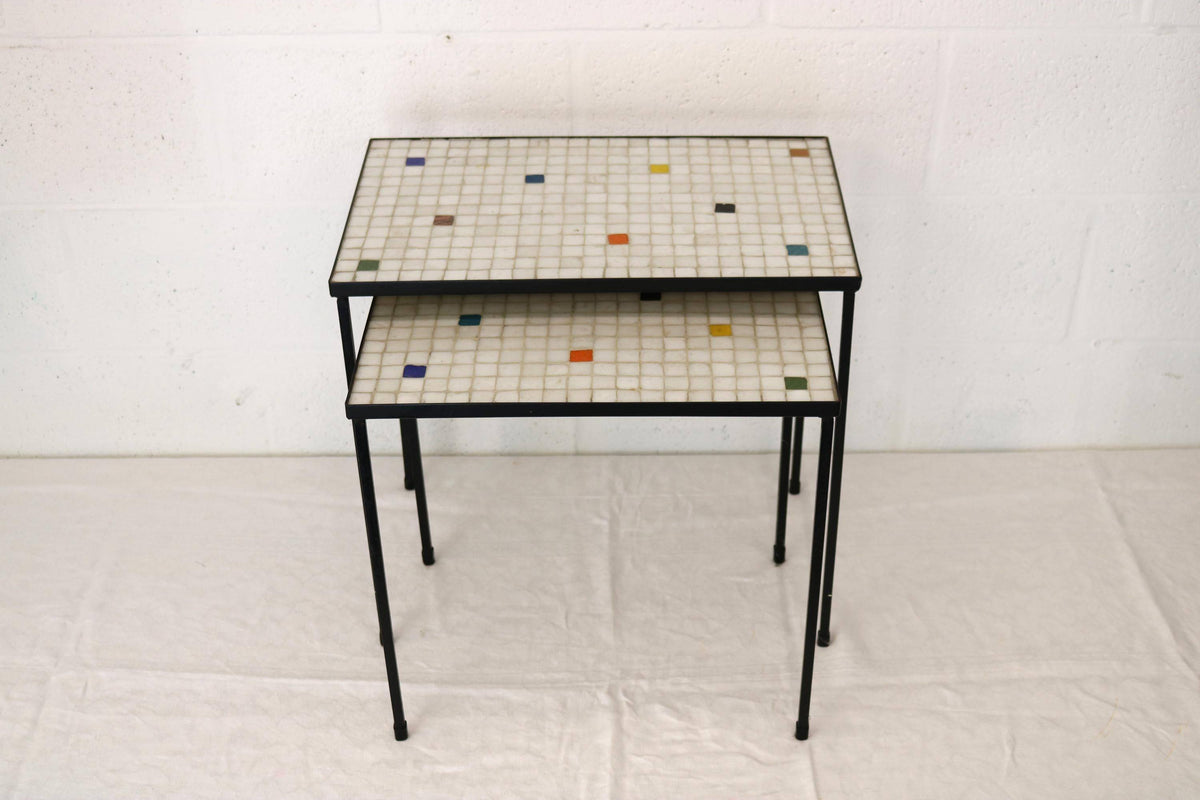 Mosaik-nesteborde med sort jernstel, 1950’erne – Sæt af 2
