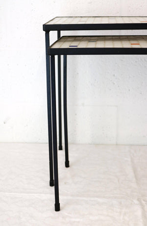 Mosaik-nesteborde med sort jernstel, 1950’erne – Sæt af 2