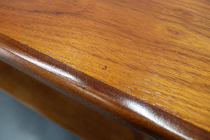 Skrivebord i teak med dobbeltsokkel, dansk design