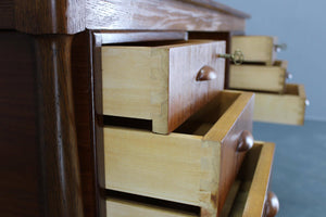 Skrivebord i teak med dobbeltsokkel, dansk design