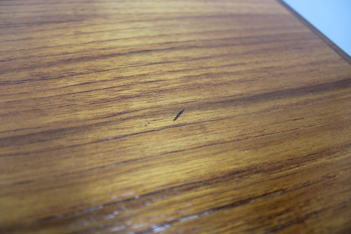 Skrivebord i teak med dobbeltsokkel, dansk design