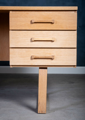 Henning Jensen & Torben Valeur – Skrivebord i eg for Dyrlund