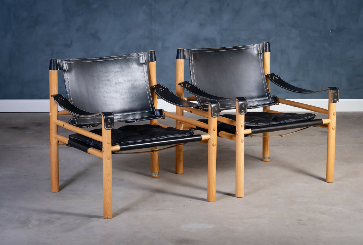 Arne Norell – Sæt af Safari-stole i ask og sort læder, produceret af Arne Norell AB, svensk design