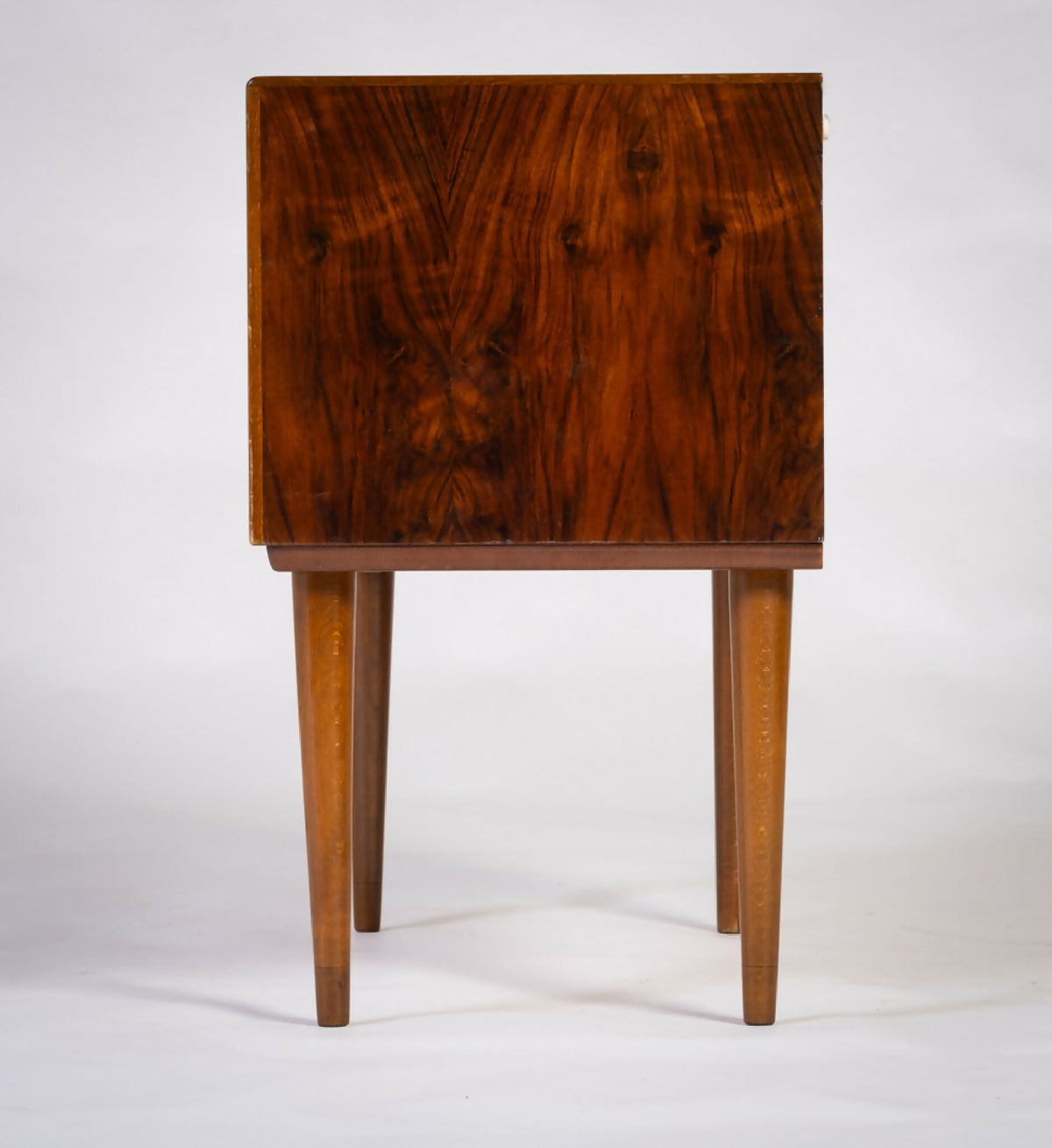 Kommode i valnød med 3 skuffer, dansk design