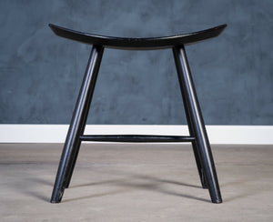 Ejvind A. Johansson – Model J36 skamler i sortlakeret træ, produceret af FDB Møbler, dansk design