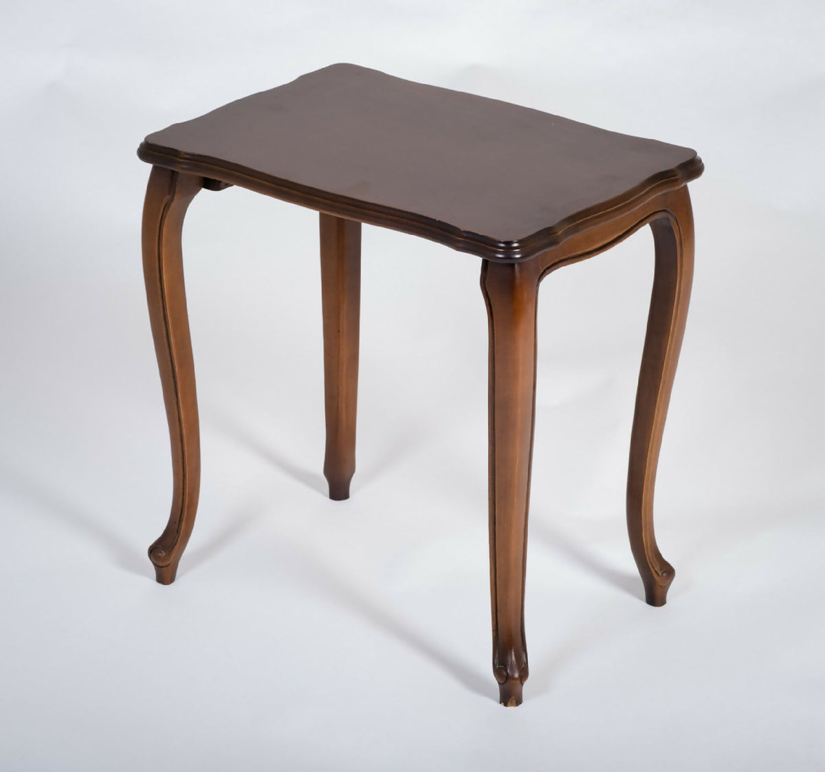 Sæt med 3 indskudsborde i valnød, Louis XV stil