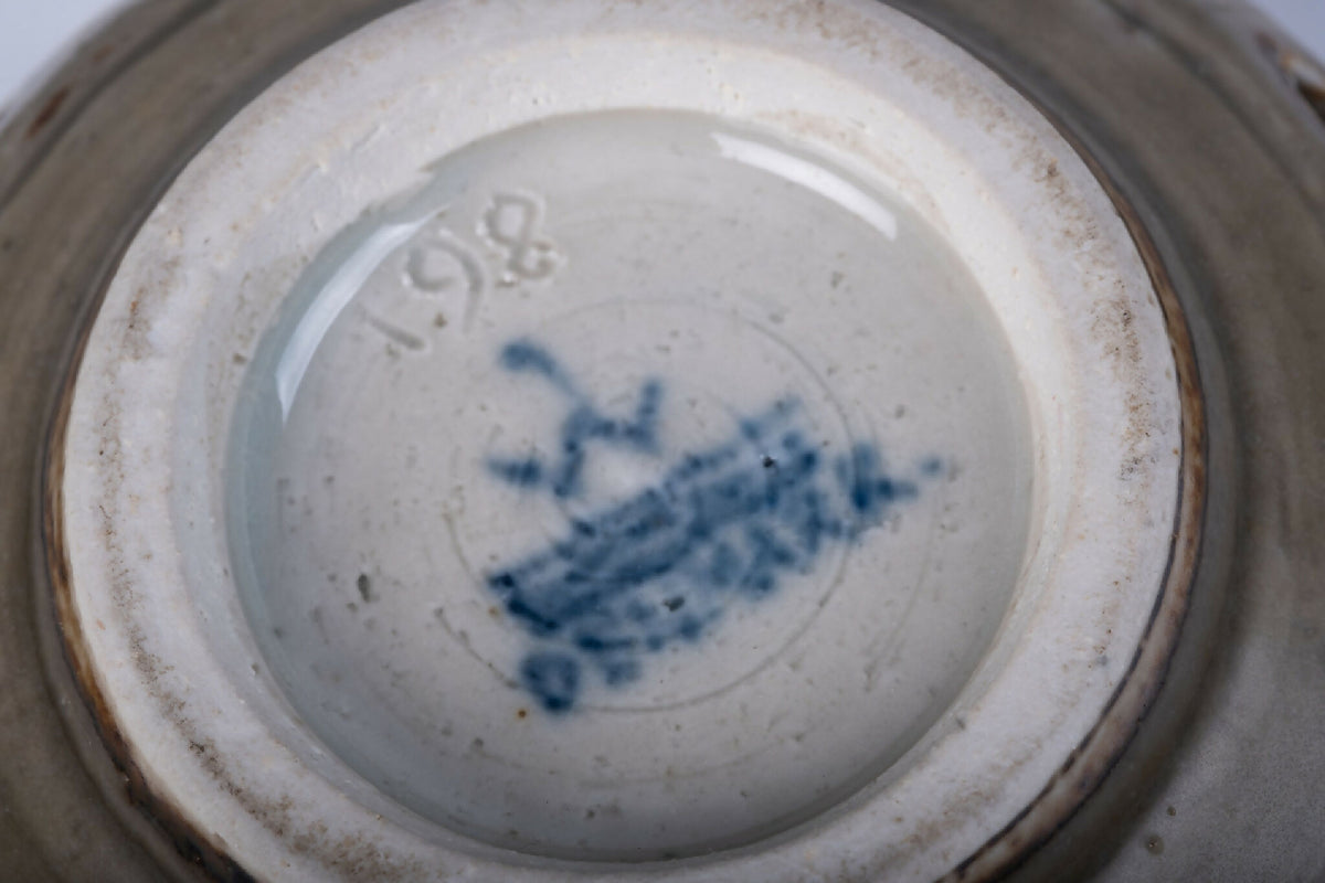 Skulpturel keramikskål med udskårne huller, dansk design