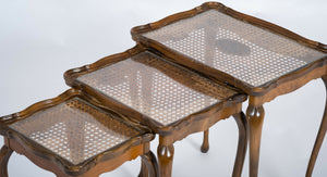 Jason Møbler – Sæt med 3 indskudsborde i glas og flet, dansk design