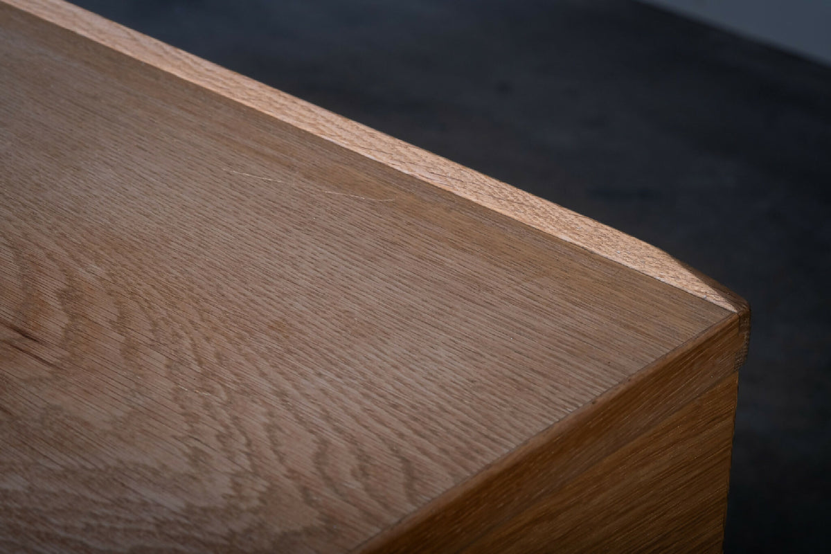 Henning Jensen &amp; Torben Valeur – Skrivebord i eg for Dyrlund