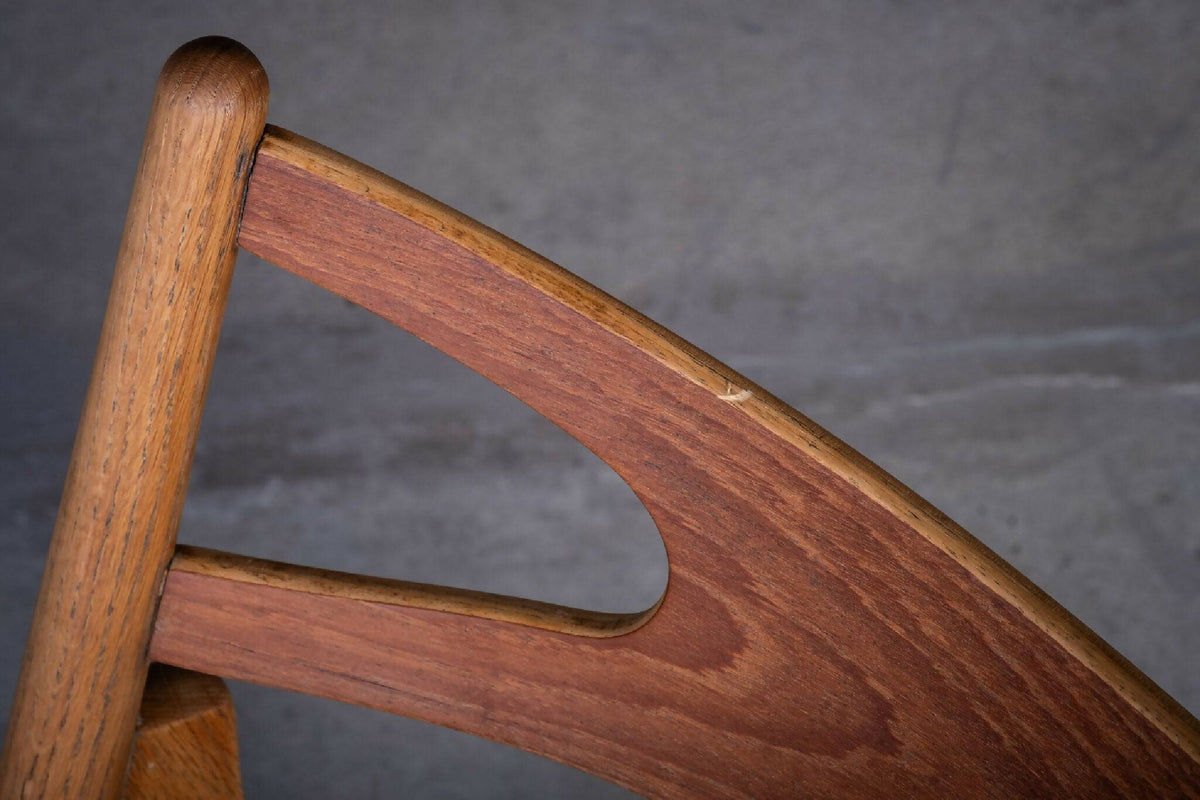 Hans J. Wegner – Model CH29 “Sawbuck Chair” i eg og teak, produceret af Carl Hansen &amp; Søn, dansk design
