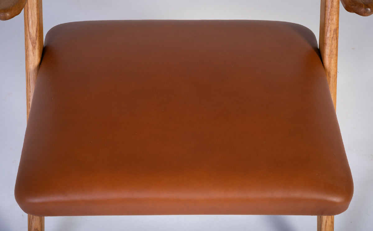 Arne Hovmand-Olsen – Sæt arkitektoniske armstole i eg og læder, dansk design