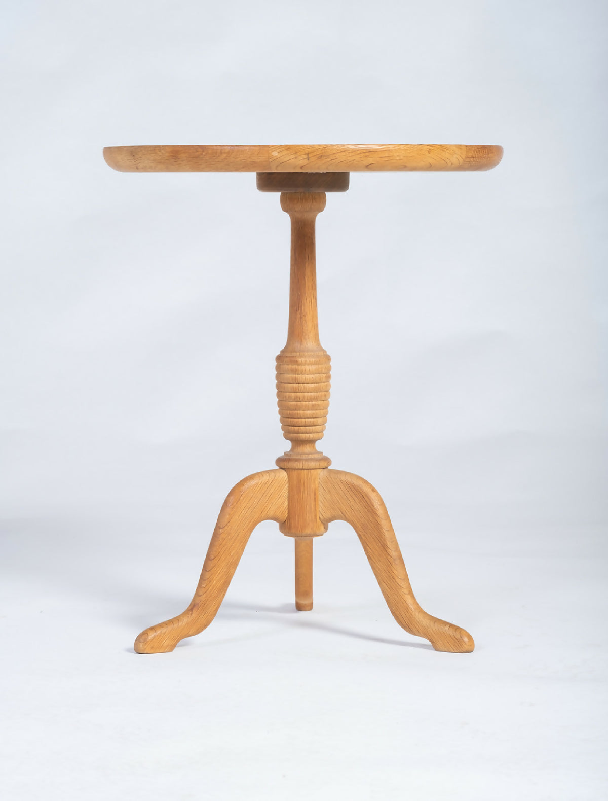 Anton Kildeberg – Sidebord i eg, produceret af FK Møbler