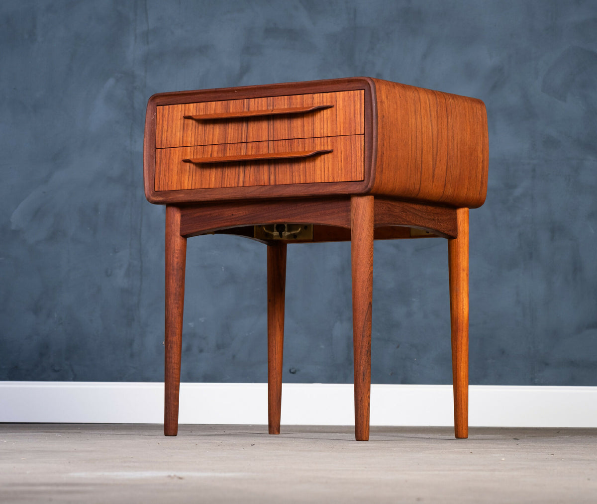 Johannes Andersen – Natbord i teak, produceret af CFC Silkeborg, dansk design