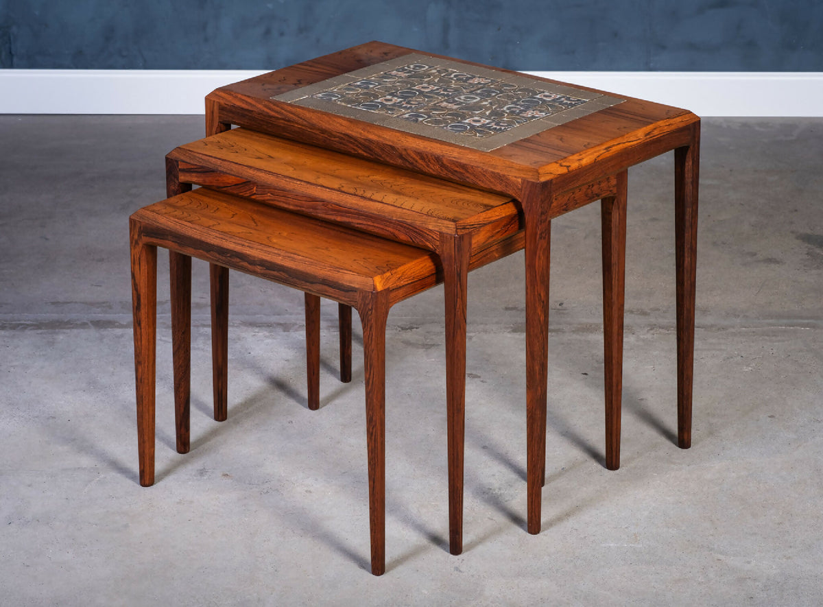 Johannes Andersen – Sæt af tre indskudsborde i palisander med fliser, produceret af CFC Silkeborg, dansk design