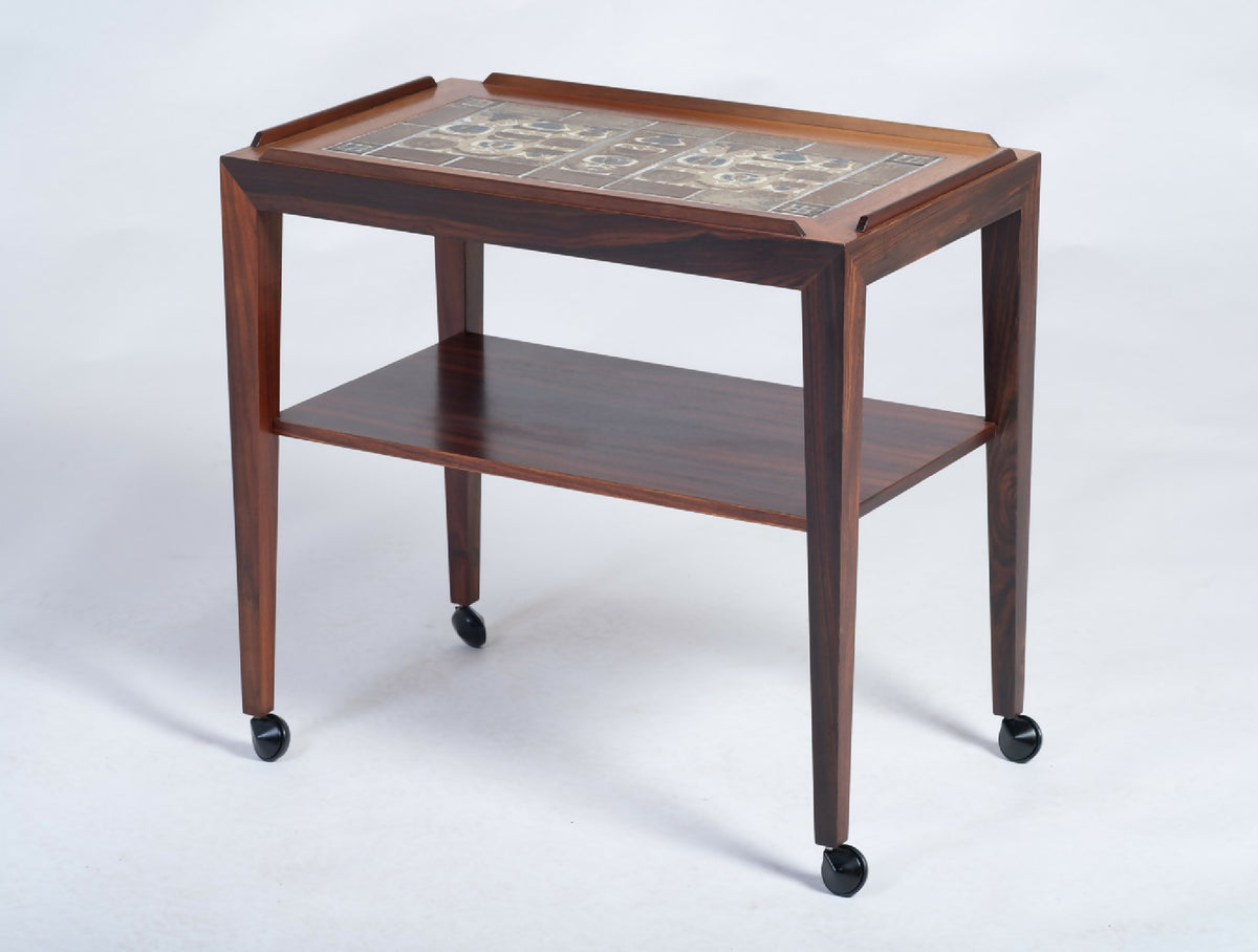 Severin Hansen – Serveringsbord i palisander med Royal Copenhagen fliser, produceret af Haslev Møbelsnedkeri