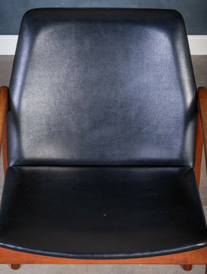 Henning Kjærnulf – Model 23 lænestol i teak med sort læder