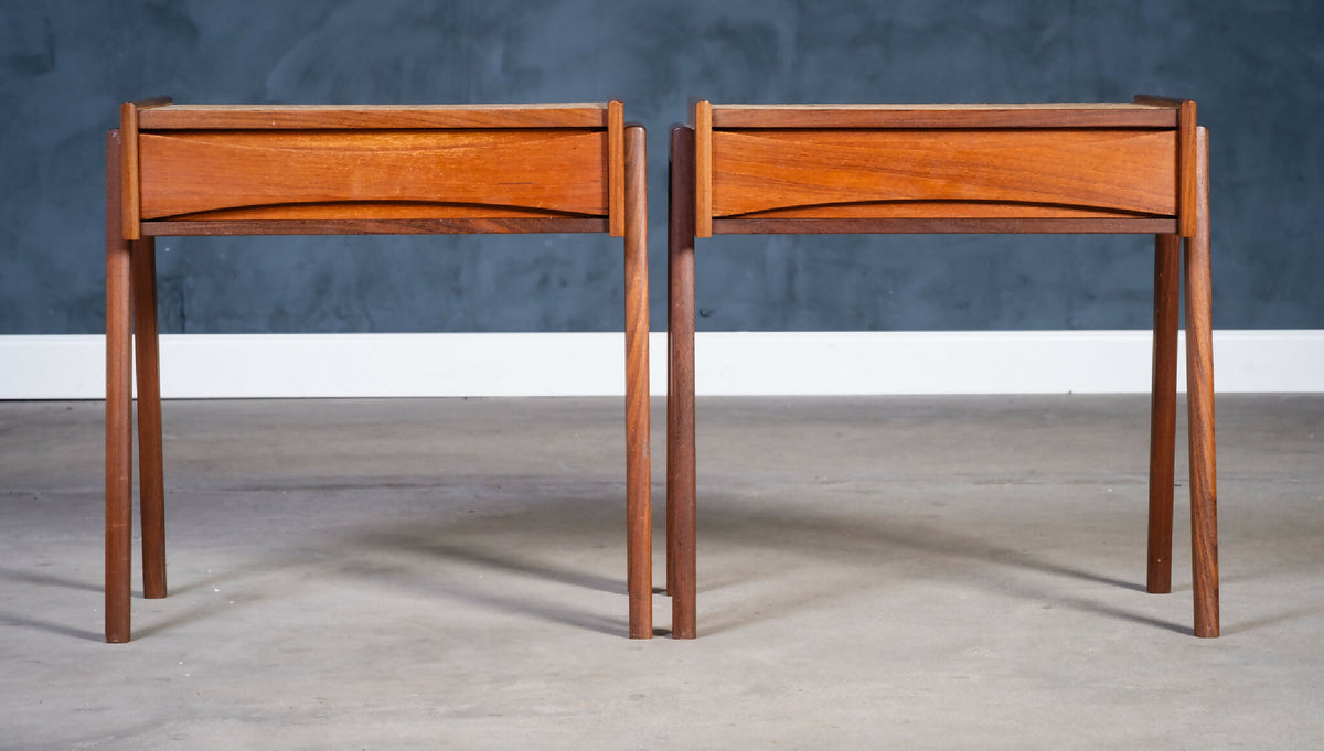 Ølholm Møbelfabrik – Natborde i teak med korktop, 1960’erne (sæt af 2)