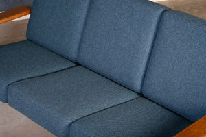 Hans J. Wegner – Model GE290 3-personers sofa i eg, produceret af Getama, dansk design