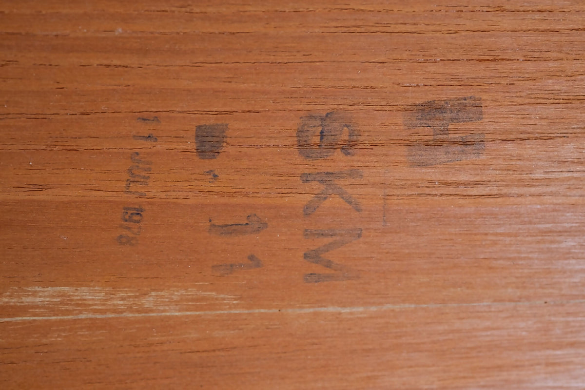 Sidebord i teak og eg, dansk design