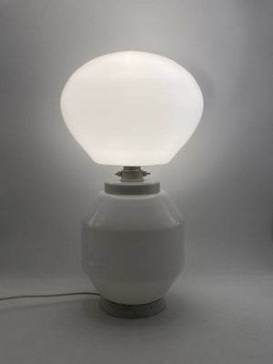 Moderne bordlampe i hvidt glas fra Italien