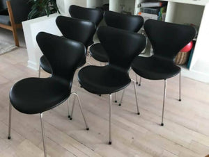 Arne Jacobsens – Model 3107 i classic sort læder - SPLISH