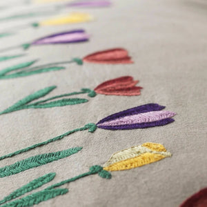 Jore Copenhagen | Tulipan beige | Håndbroderet pudebetræk
