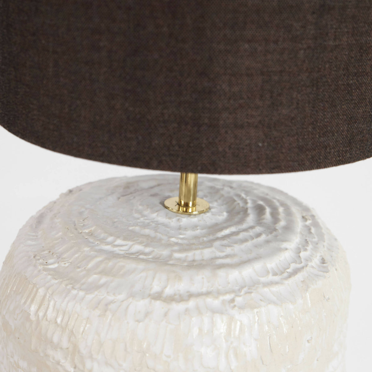 Tekstureret keramisk lampe