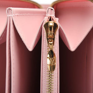 Louis Vuitton – Pink monogram vernis zippy