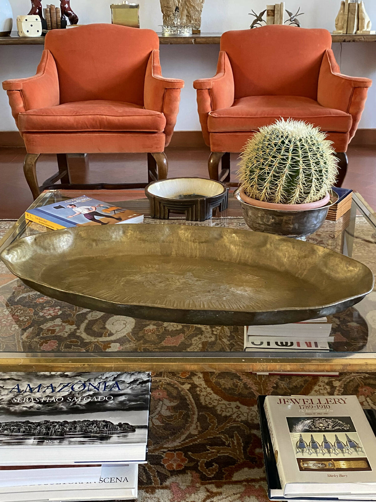 Monumentalt centerpiece/bakke i messing, Italien 1970&#39;erne