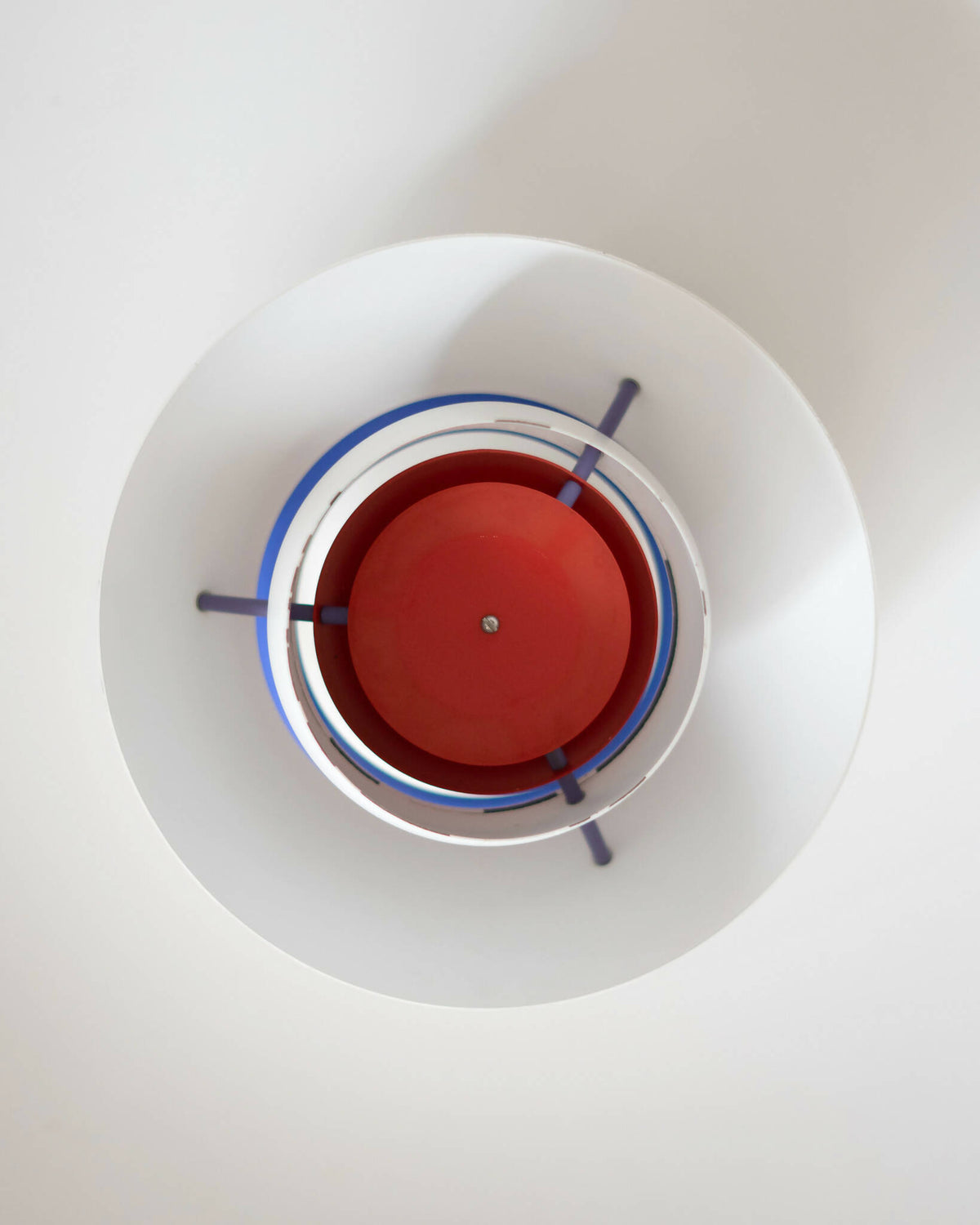 Køb lampe designet af Poul Henningsen for Louis Poulsen