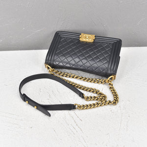 Chanel – Sort medium klassisk le boy flap bag