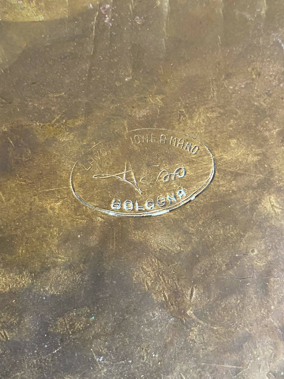 Monumentalt centerpiece/bakke i messing, Italien 1970&#39;erne