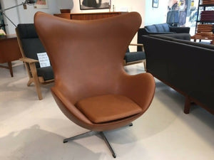 Nypolstret Ægget af Arne Jacobsen - SPLISH