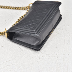 Chanel – Sort medium klassisk le boy flap bag