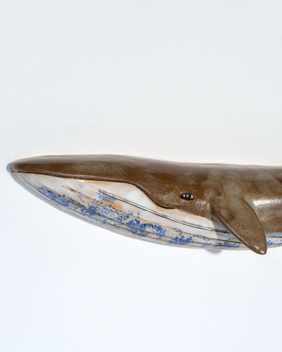 Håndlavet keramisk væghval