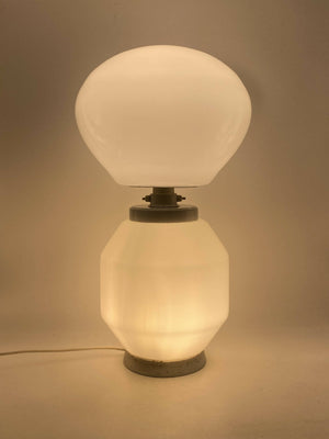 Moderne bordlampe i hvidt glas fra Italien