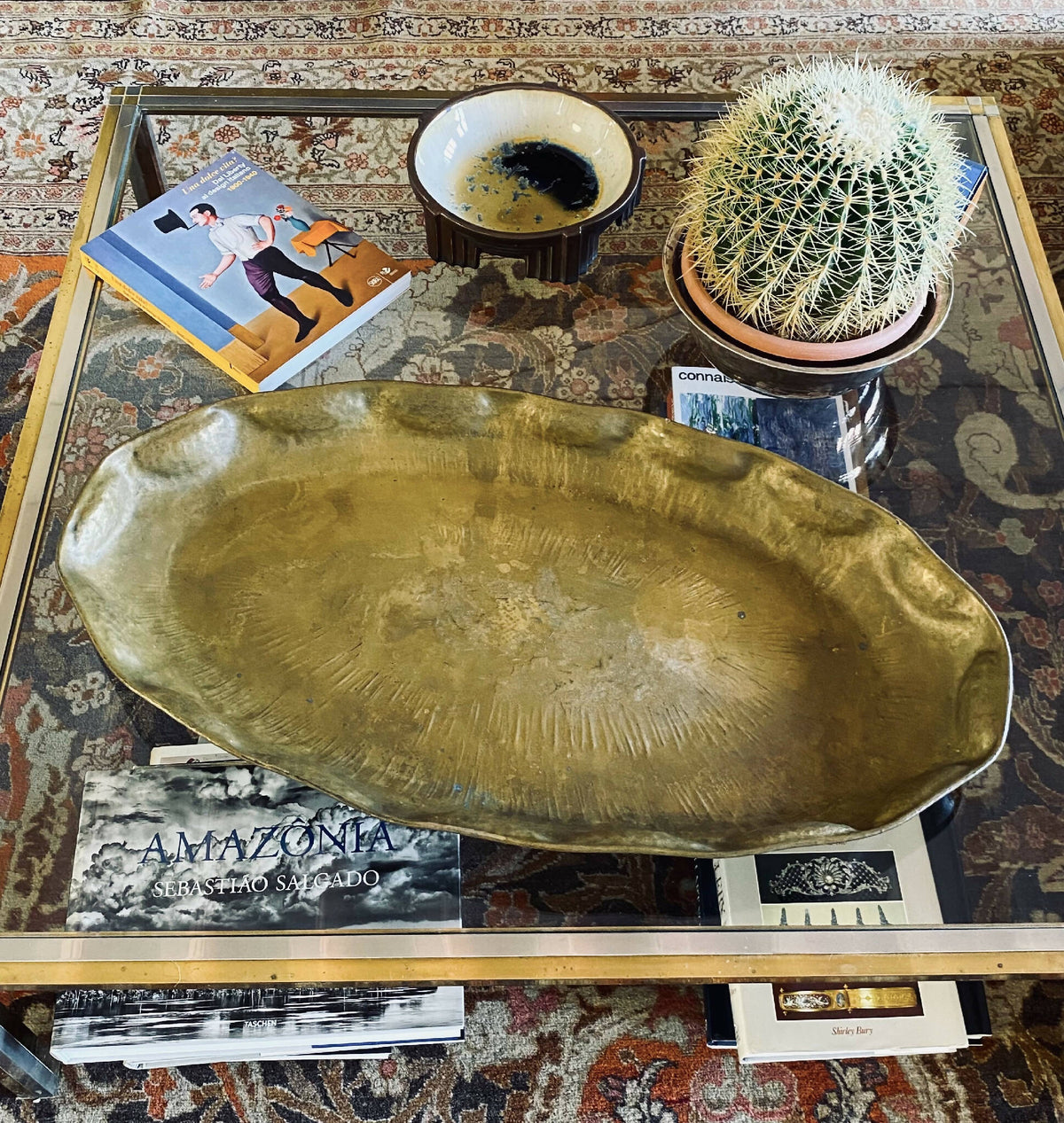 Monumentalt centerpiece/bakke i messing, Italien 1970&#39;erne