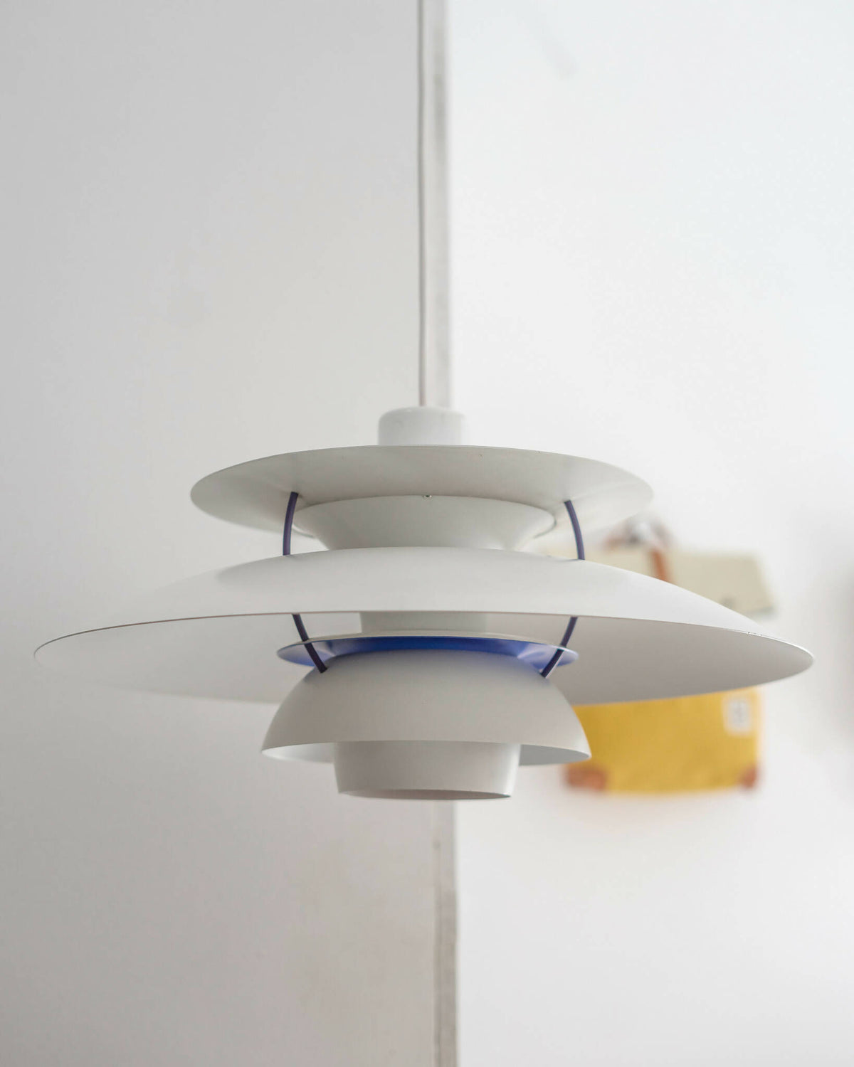 Køb lampe designet af Poul Henningsen for Louis Poulsen