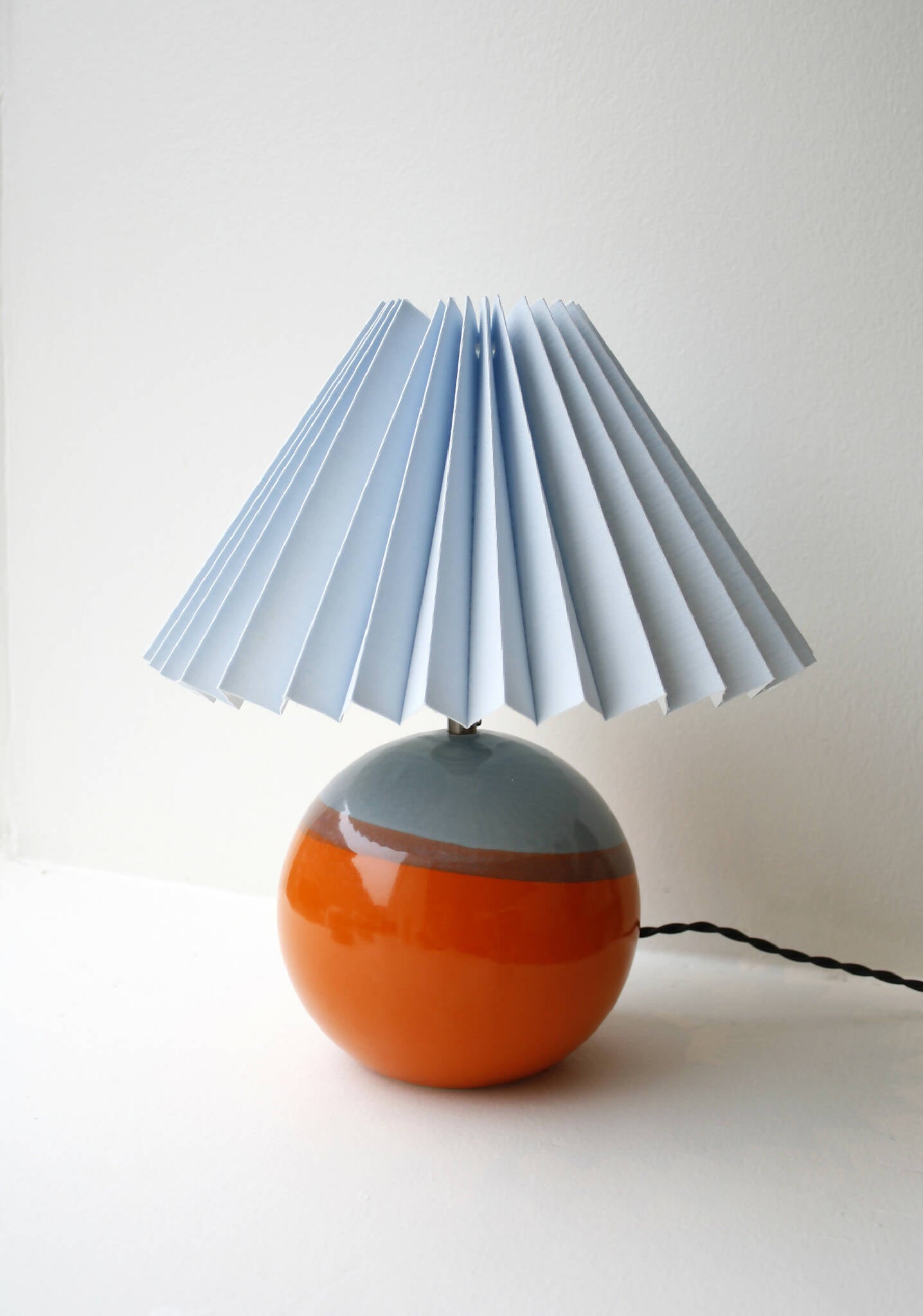 May Bordlampe, orange & himmelblå