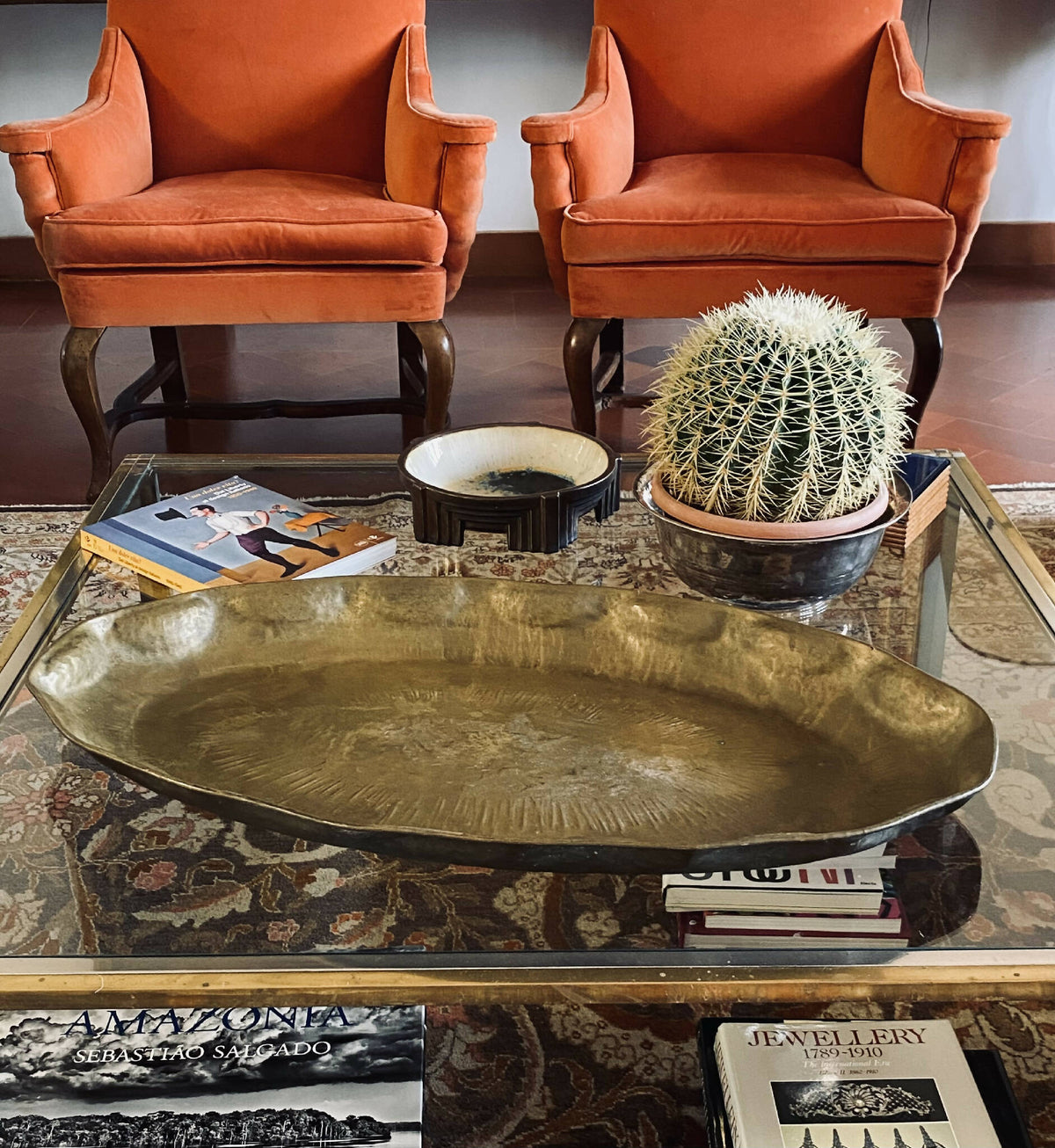 Monumentalt centerpiece/bakke i messing, Italien 1970&#39;erne