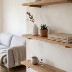 Sådan laver du dine egne minimalistiske skandinaviske hylder med genbrugsmaterialer