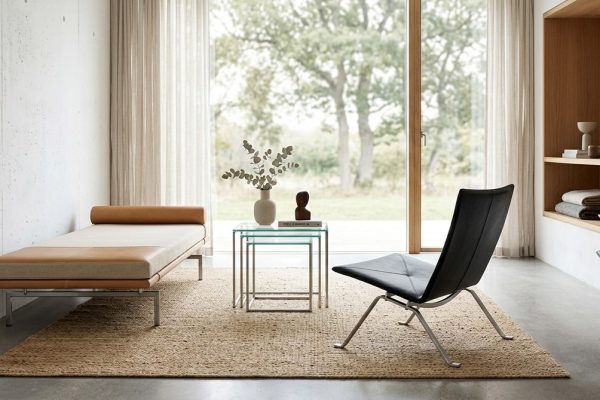 Hvorfor er Poul Kjærholms møbler stadig moderne i dag?